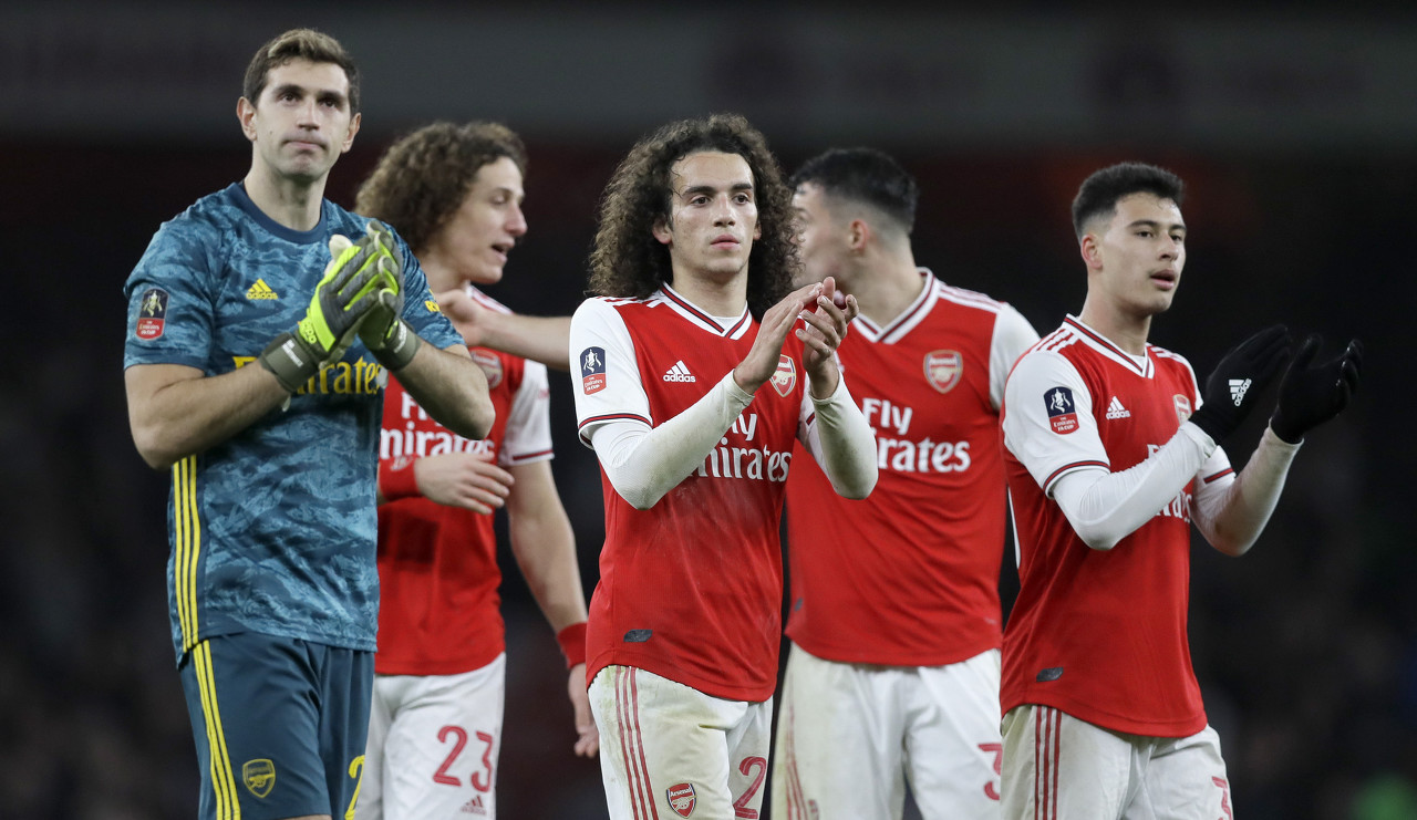 江苏节日！苏超决赛赛前南通队球迷场外集结为球队助威