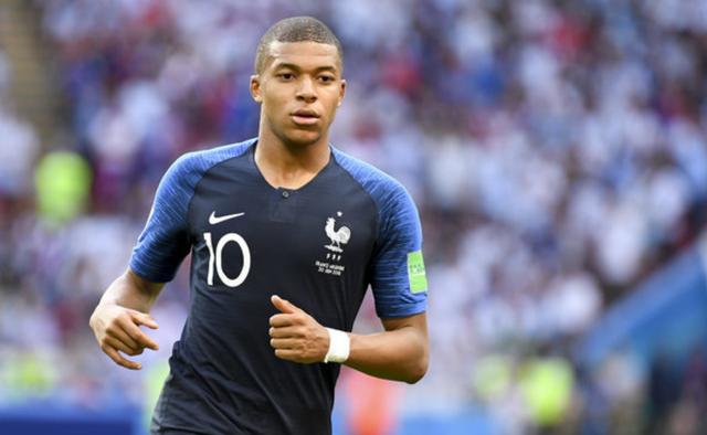 拉拉维亚晒照庆祝客场之旅结束