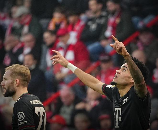 绝妙传递+完美终结！这才是团队足球的巅峰！