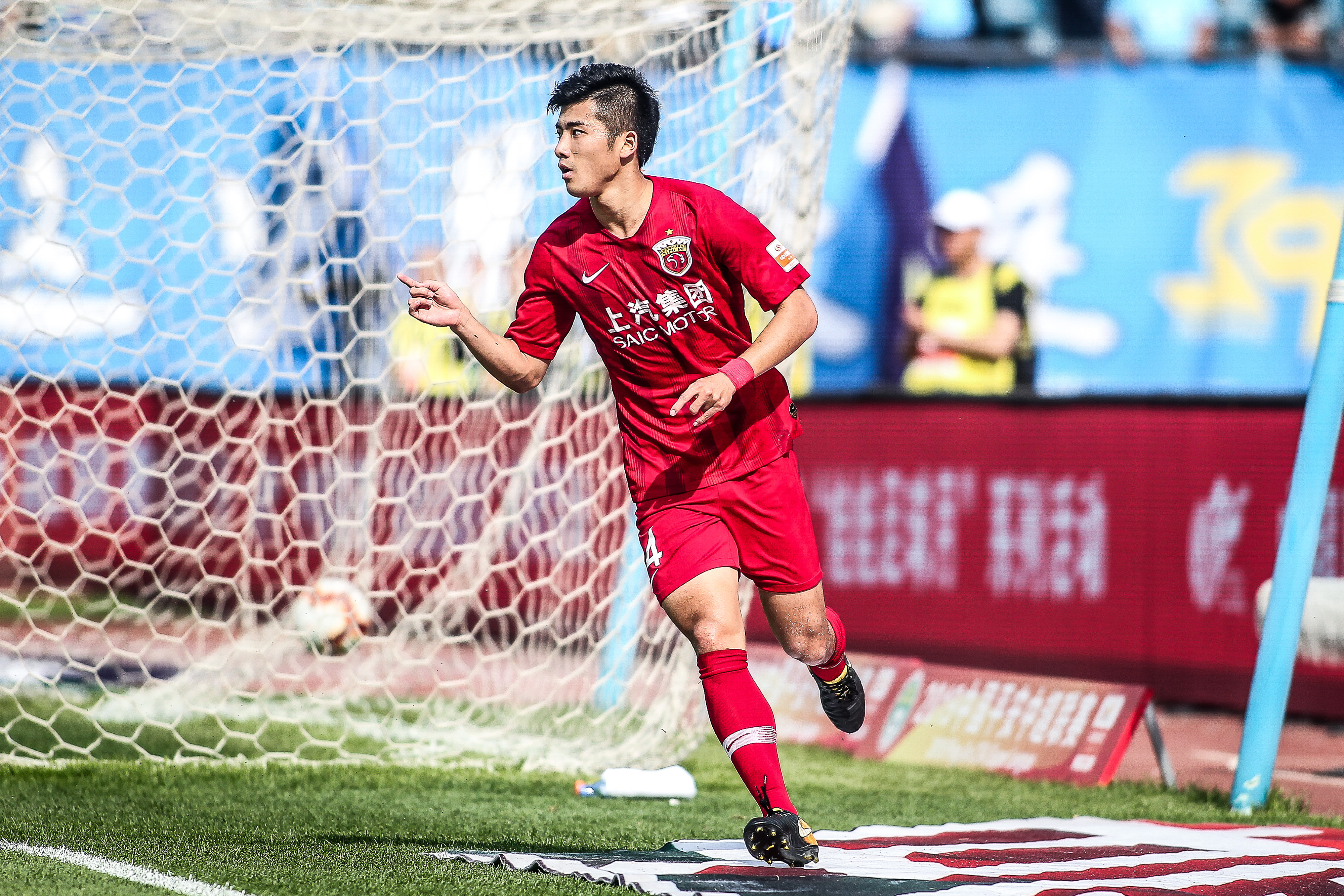 赤道几内亚经历球员罢赛，主帅被停职后如今带队参加非洲杯（经历球员罢赛与主帅停职后，赤道几内亚现已出征非洲杯）