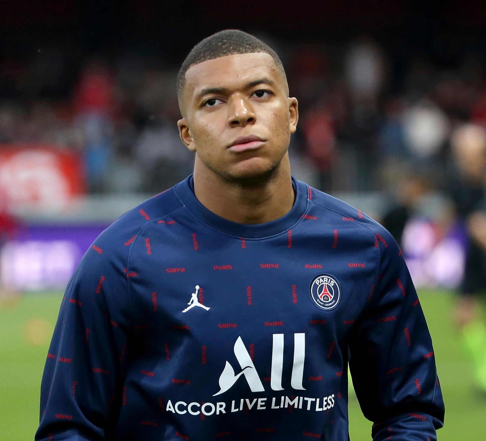 英足总：与利物浦比赛中行为不当 罗梅罗被正式指控（罗梅罗因在对阵利物浦时的不当行为遭英足总正式指控）