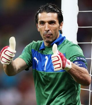 贾萨里：魔笛每天都保持热情和动力，那不勒斯每个位置都很强（贾萨里：莫德里奇始终热情十足，那不勒斯各位置实力强劲）