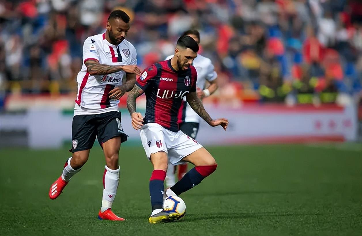 传闻：曼联和拜仁长期关注兰斯19岁中场马夏尔-蒂亚