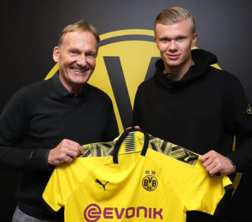 血性！韩国队球员挑衅拜合拉木，王博豪为队友出头撞倒挑事者