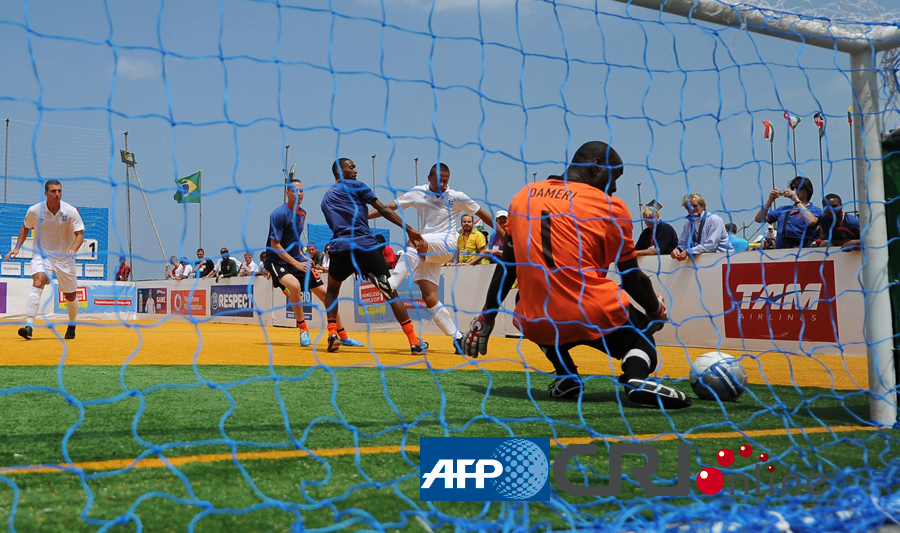 记者：西蒙斯已正式告知莱比锡他想加盟切尔西