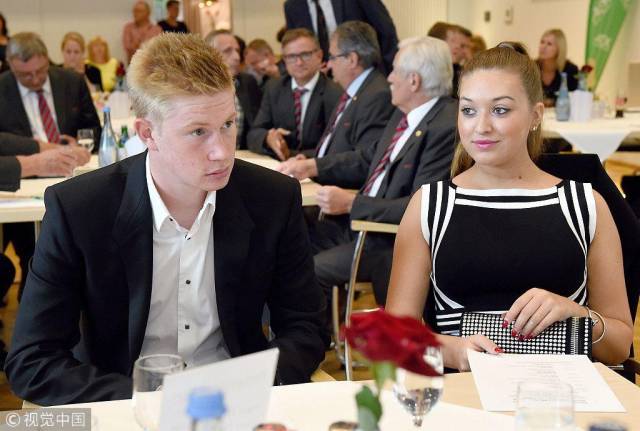 官方：2026女乙联赛将由足协和学体联共办，1月4日前预报名（2026女乙联赛由足协与学体联联合举办，预报名截止1月4日）